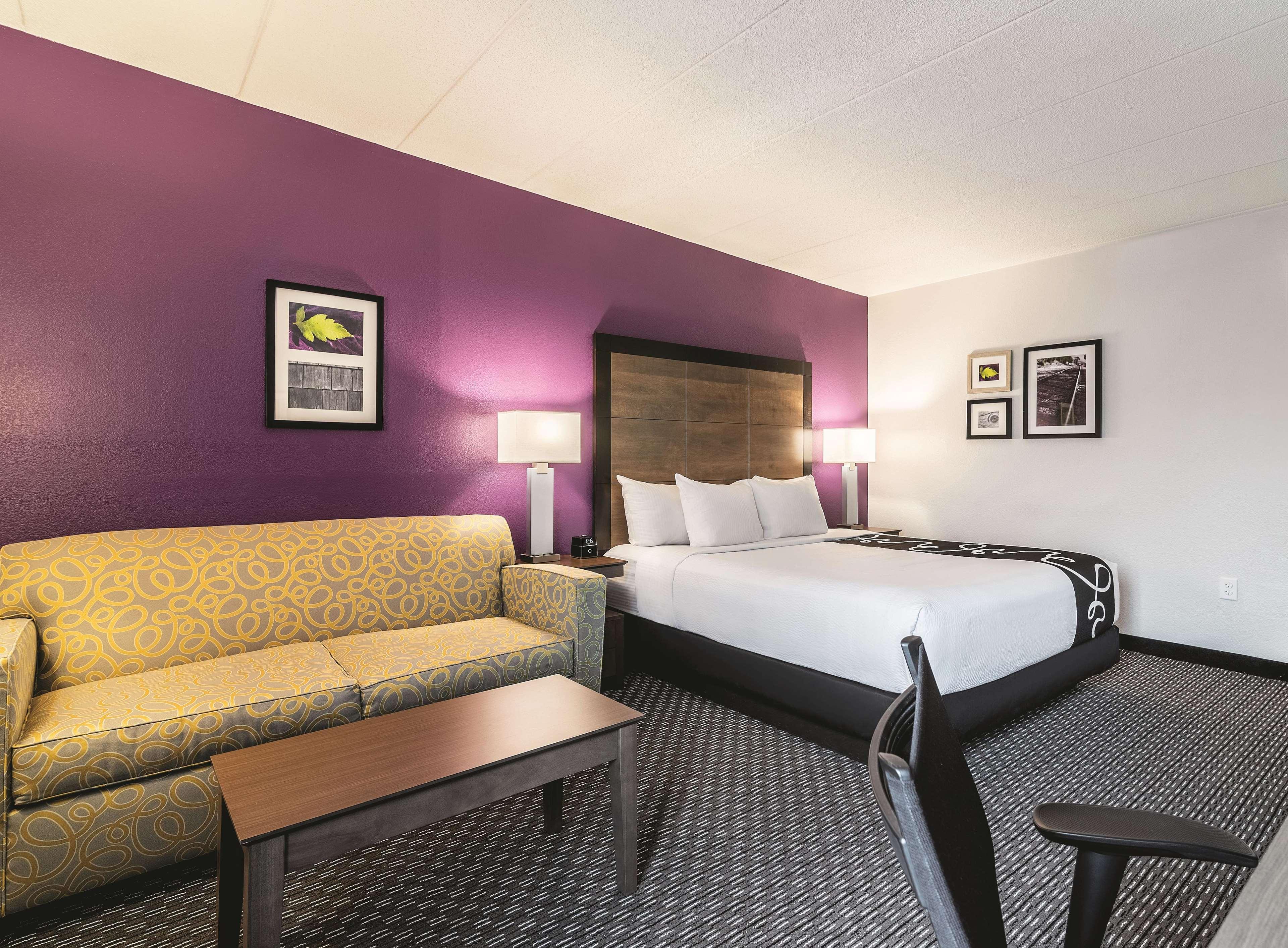 La Quinta By Wyndham Salem Nh Hotel Exterior photo