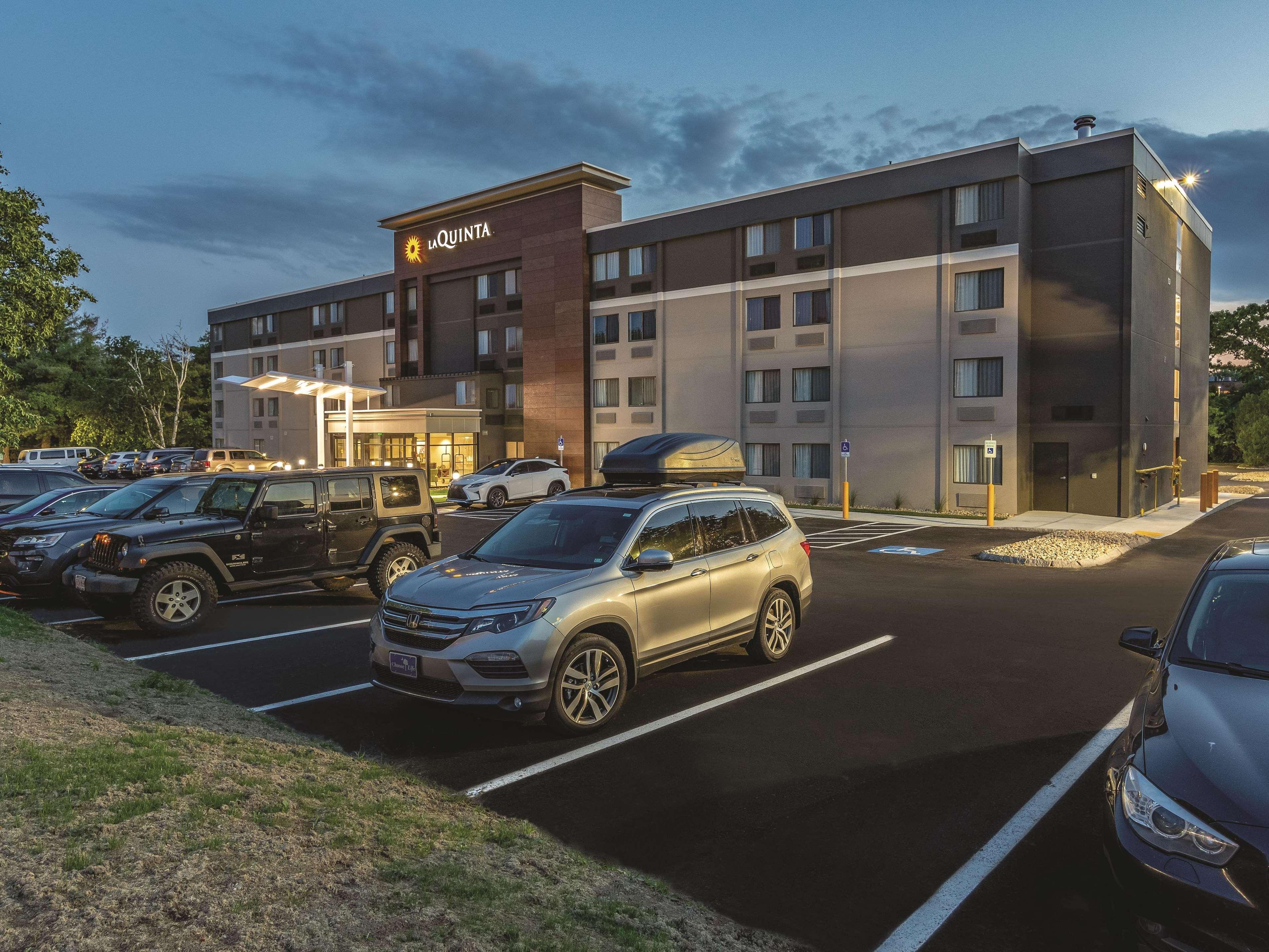 La Quinta By Wyndham Salem Nh Hotel Exterior photo
