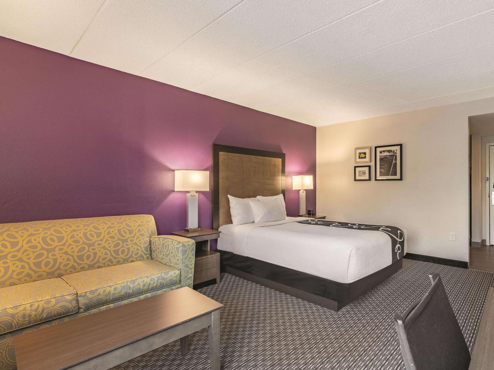La Quinta By Wyndham Salem Nh Hotel Exterior photo